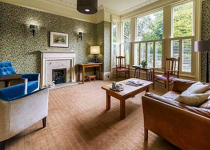 Ascot House Hotel