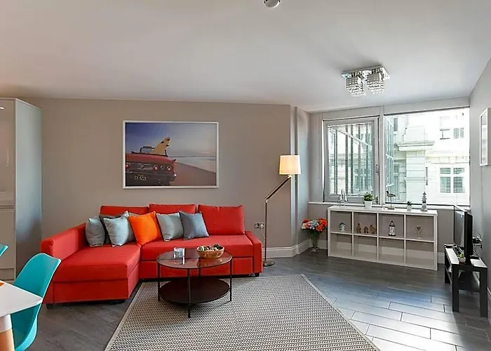 Comfy & Bright 5* Brighton Beach Doorstep Retreat