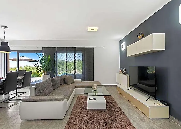 Villa Leandra Comfortable Holiday Residence
