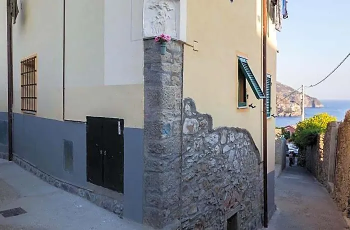 Maduneta 5 Terre Guesthouse