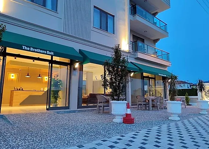 The Brothers Suit Otel