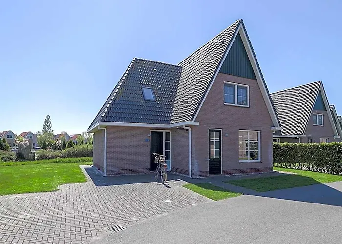 Villa With Whirlpool And Sauna In Makkum
