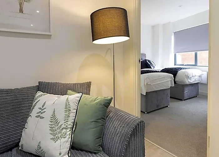 Opp Exeter - 11 Linacre House - Modern Living In The Heart Of A Historic City