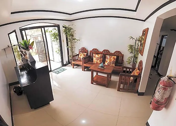 Amparo'S Tourist Inn