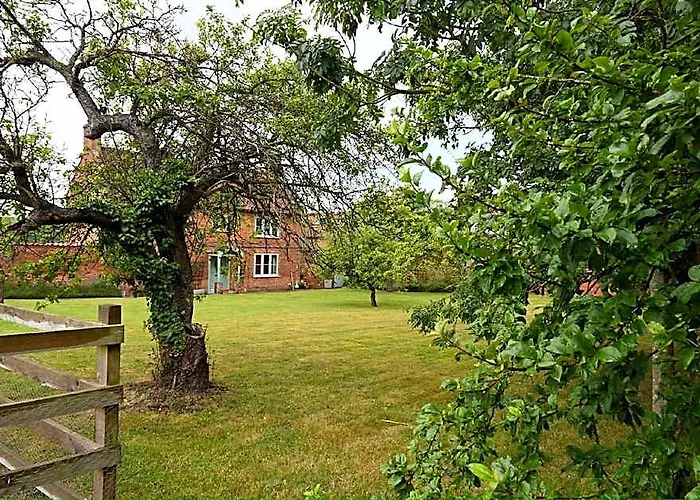 Leos Holiday Cottage