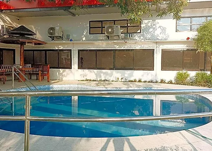 Reddoorz @ Covelandia Garden Resort Nueva Ecija