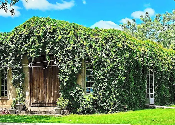 Francines Farmhouse & Venue