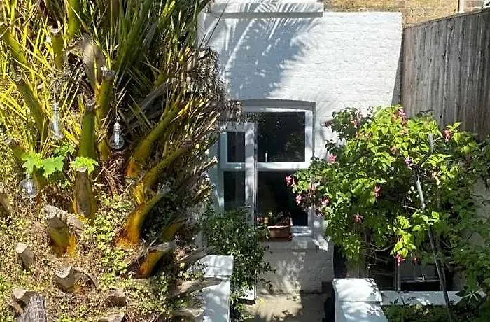 Lovely Private Accommodation With Own Garden