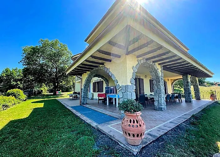 Pool And Jacuzzi - Charming Villa In Umbria