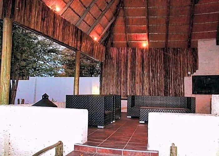 Kessa'S Chalets Guest House
