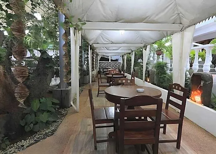 Luljettas Place Garden Suites
