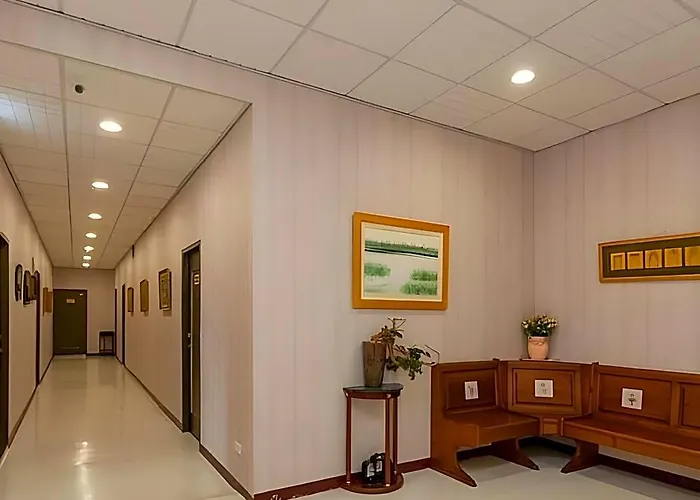 Jia-Jia Business Hotel