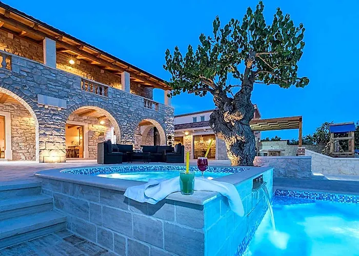 Villa In Sukosan With Pool Near The Sea