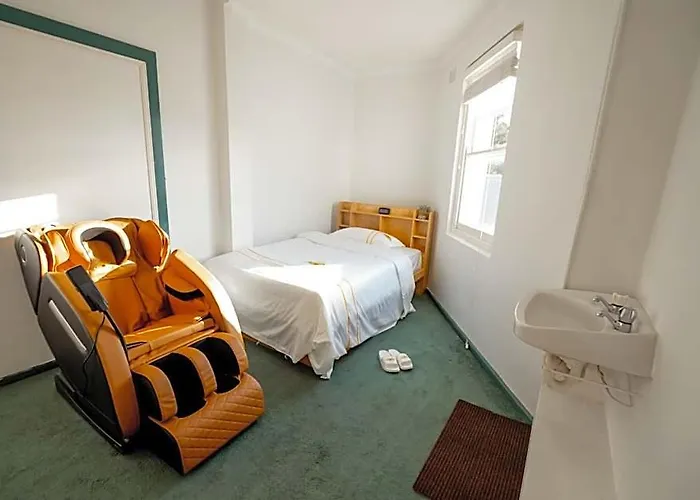 Hearty Center Motel