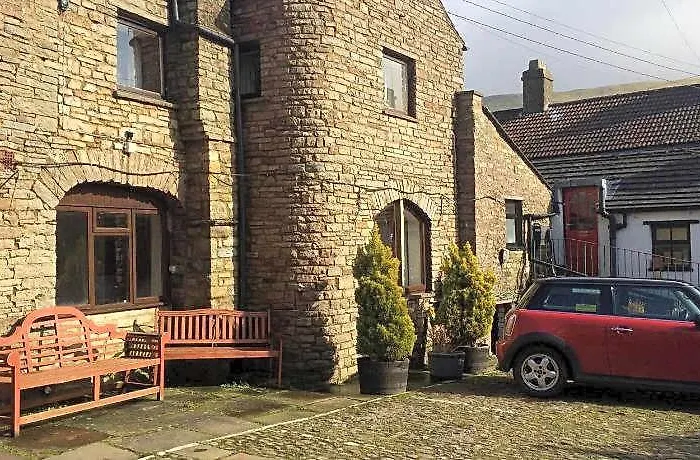 Fox & Hounds Inn