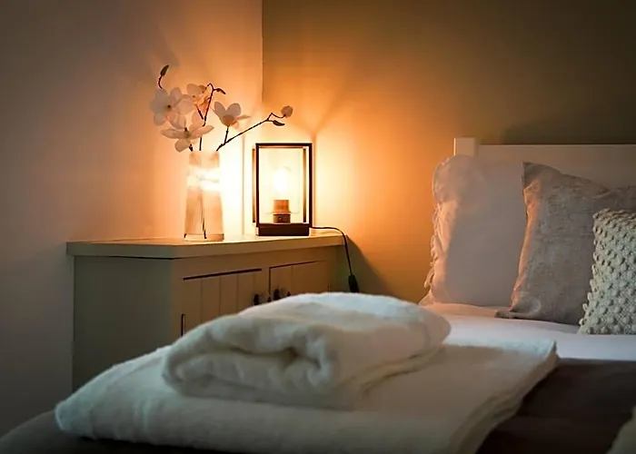 Lemon Tree Rooms - Newly Refurbished Coastal Stay