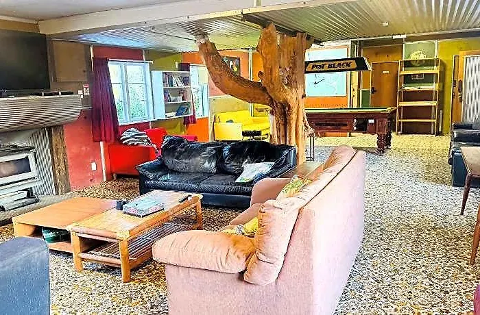 The Crossing Lodge And Backpackers