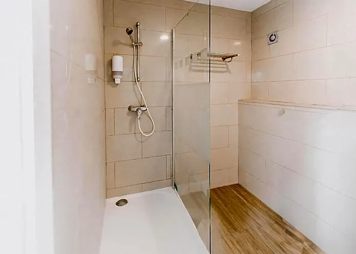 Atomihotel: Contemporary Comfort Steps From The Atomium!