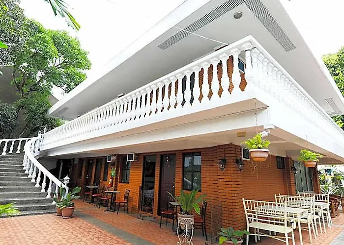 Luljettas Place Garden Suites