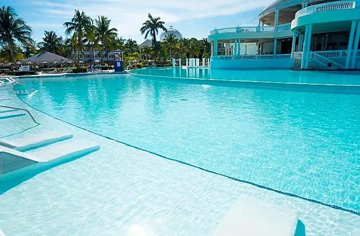 The Signature Level At Grand Palladium Lady Hamilton Resort & Spa