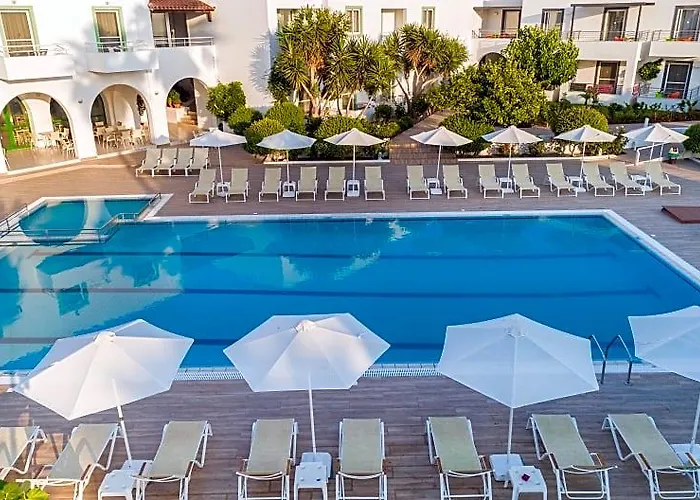Alexandra Beach Hotel And Apartments
