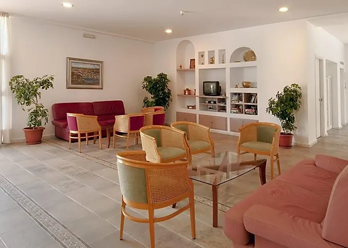 Alexandra Beach Hotel And Apartments