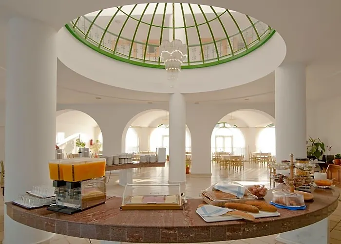 Alexandra Beach Hotel And Apartments