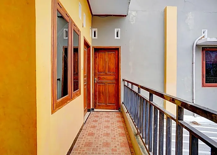 Oyo 113676 Wisma Al-Fahmi Syariah