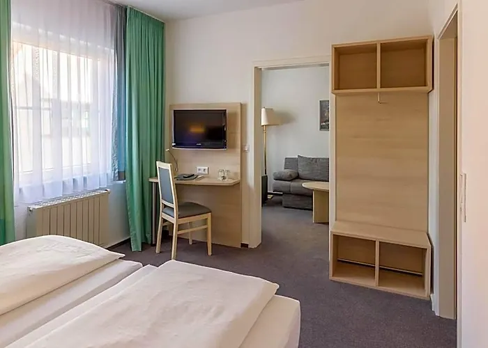 Hotel & Restaurant 5 Linden