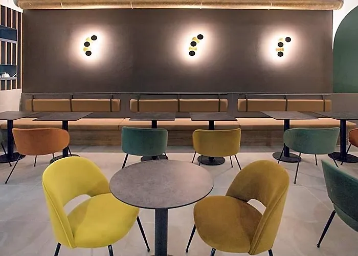 Moody Smart & Comfy Hotel