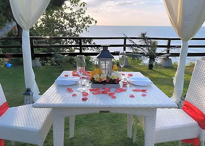 Oceans Edge Resort - Carabao Island