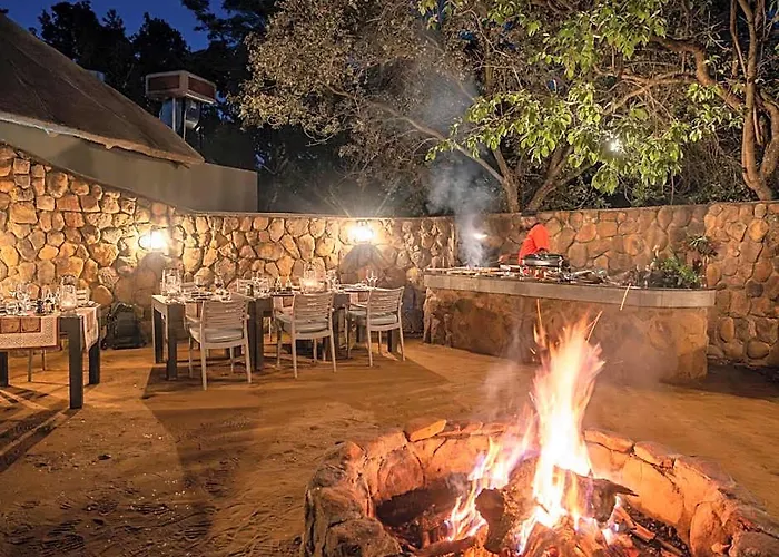 Ndlovu Safari Lodge