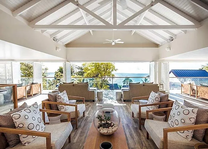 Carana Beach Hotel