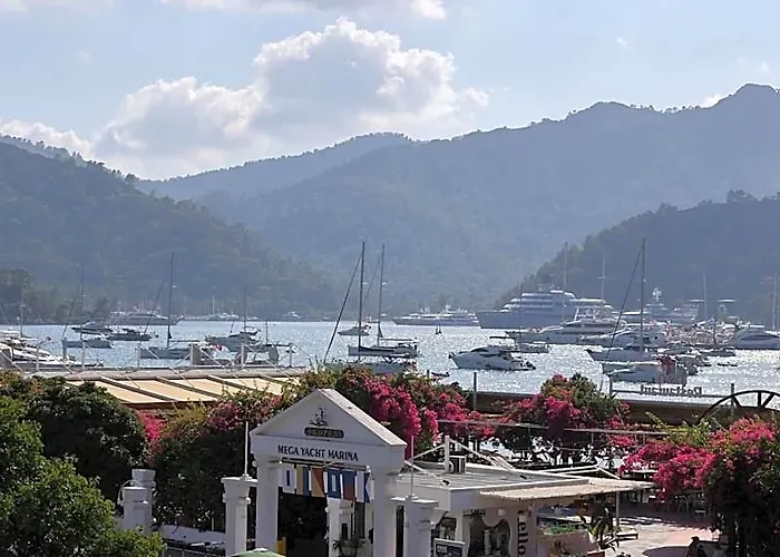 Dedeminn Marina Hotel
