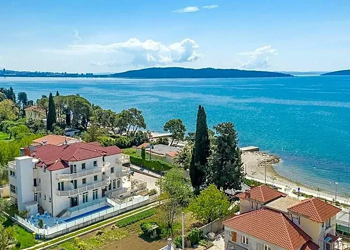Hotel Riva Kastela With Swimming Pool
