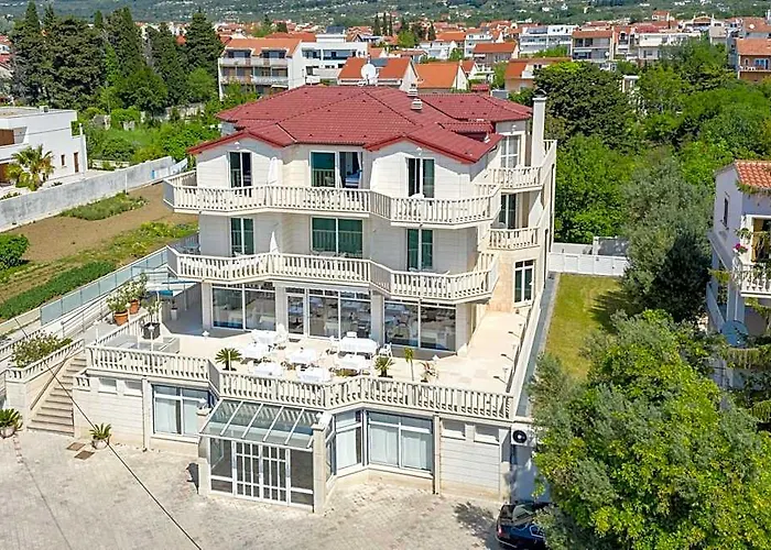Hotel Riva Kastela With Swimming Pool