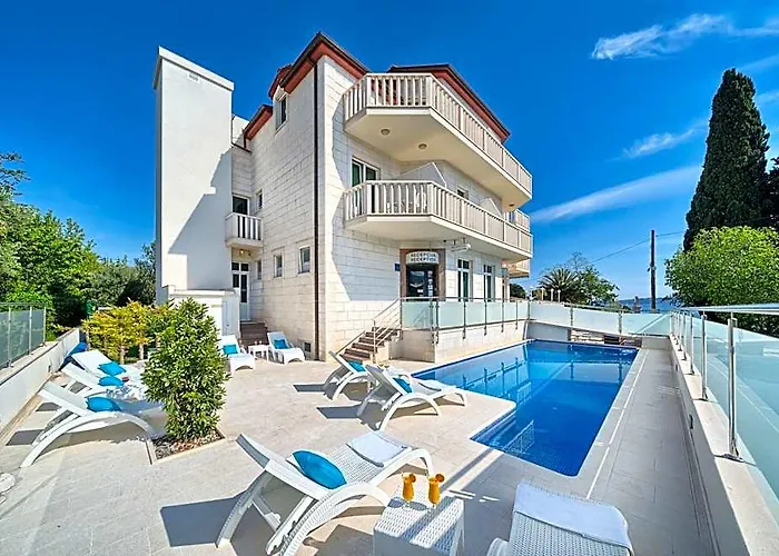 Hotel Riva Kastela With Swimming Pool