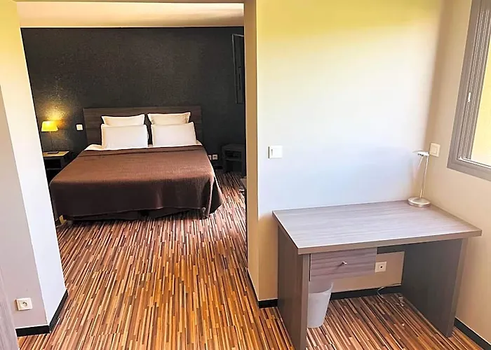 L'Hotel De La Bourse A Bagnols-Sur-Ceze