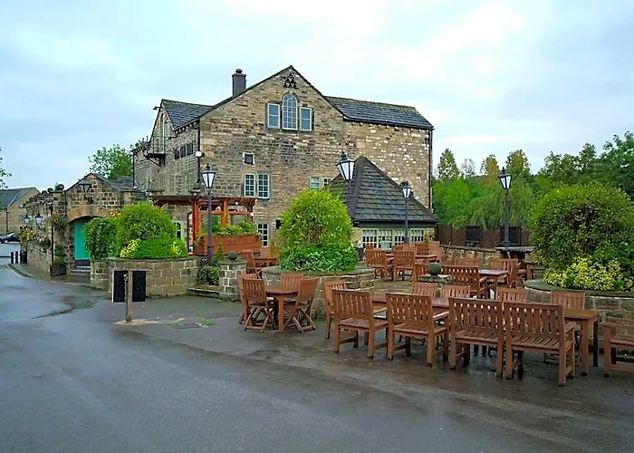 Premier Inn Huddersfield North
