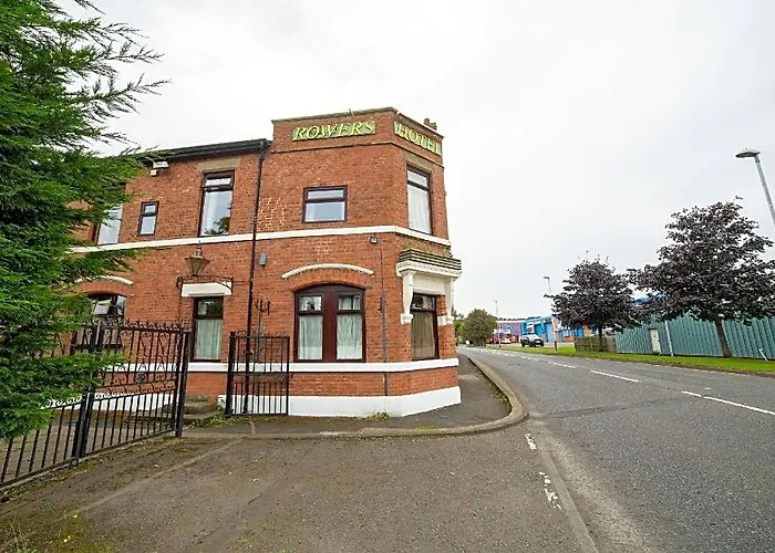 Oyo The Rowers Hotel