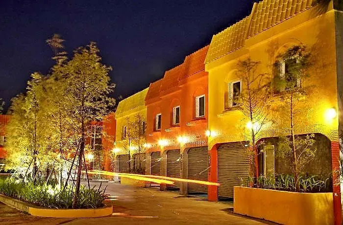 Yuan Motel