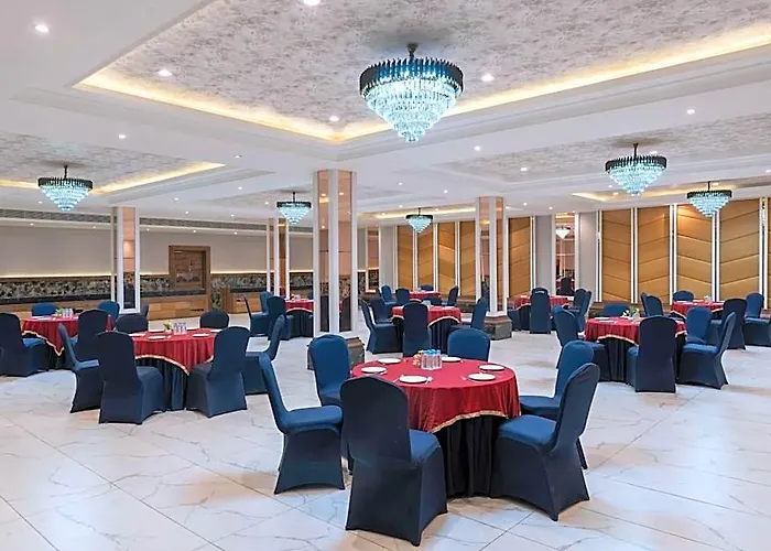 Spt Clarks Inn Suites, Mandi