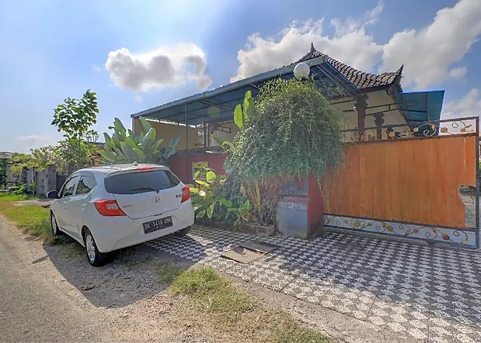 Oyo Life 92838 Kost Ibu Surya