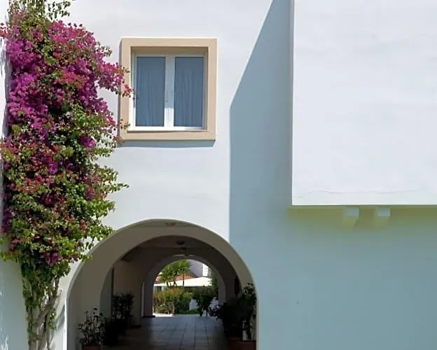 Alexandra Beach Hotel And Apartments