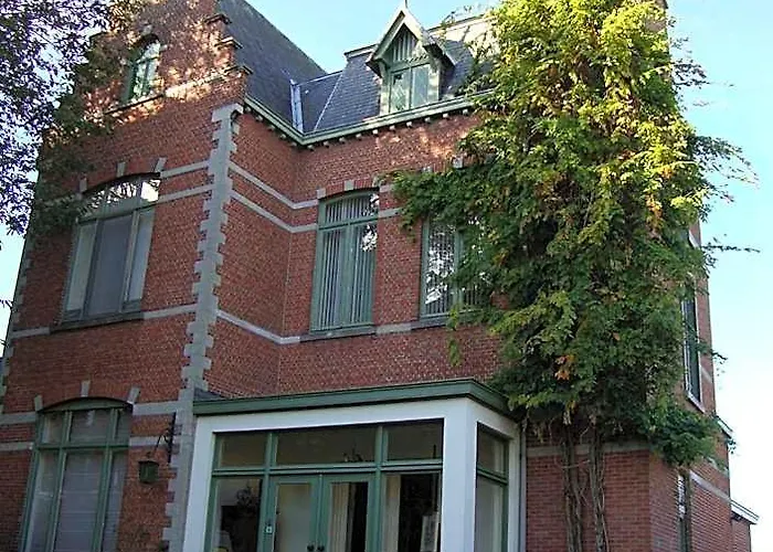 Charming 19Th Century Small Castle Fine Fleur Surrounded By Quiet Garden Brügge