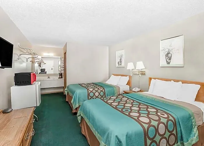 Super 8 By Wyndham Butler