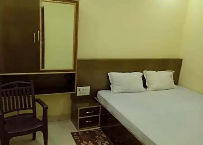 Goroomgo Swastik Guest House Varanasi