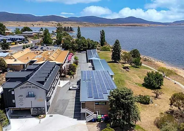 Lake Jindabyne Hotel
