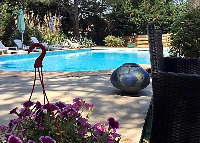 Hostellerie De La Source Arles