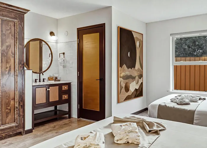 Luxx Taos Motor Lodge